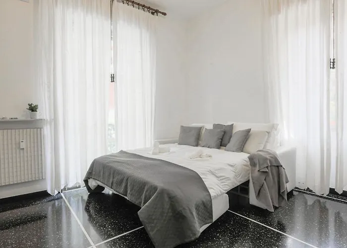 A 100m Dal Mare Appartement Genua